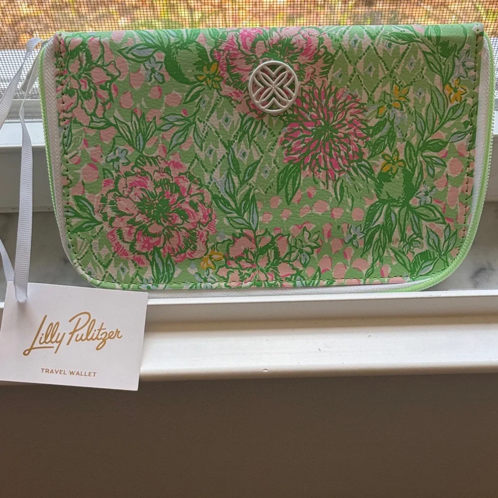 NWT Lilly Pulitzer Pink & Green Floral Travel Wallet, Lime Feeling Good; Sz: O/S - Picture 1 of 9
